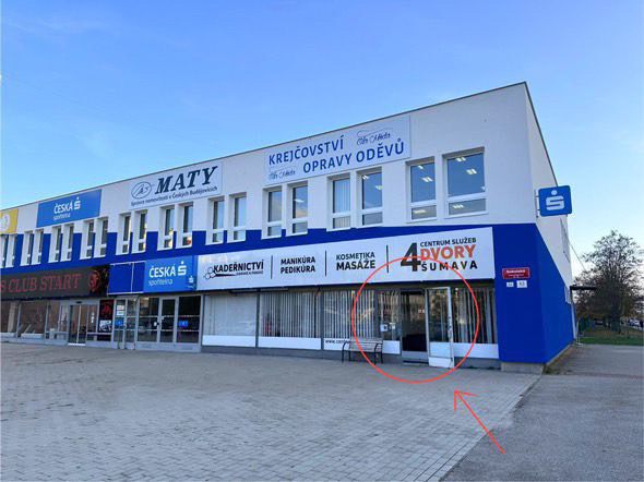 Vchod / okolí salonu